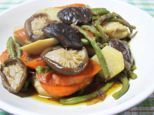 椎茸と根菜の煮物